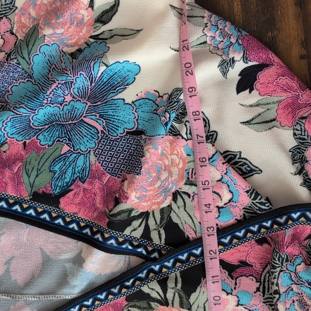 Flying Tomato kimono style blouse, size XS. Floral. - Picture 8 of 10